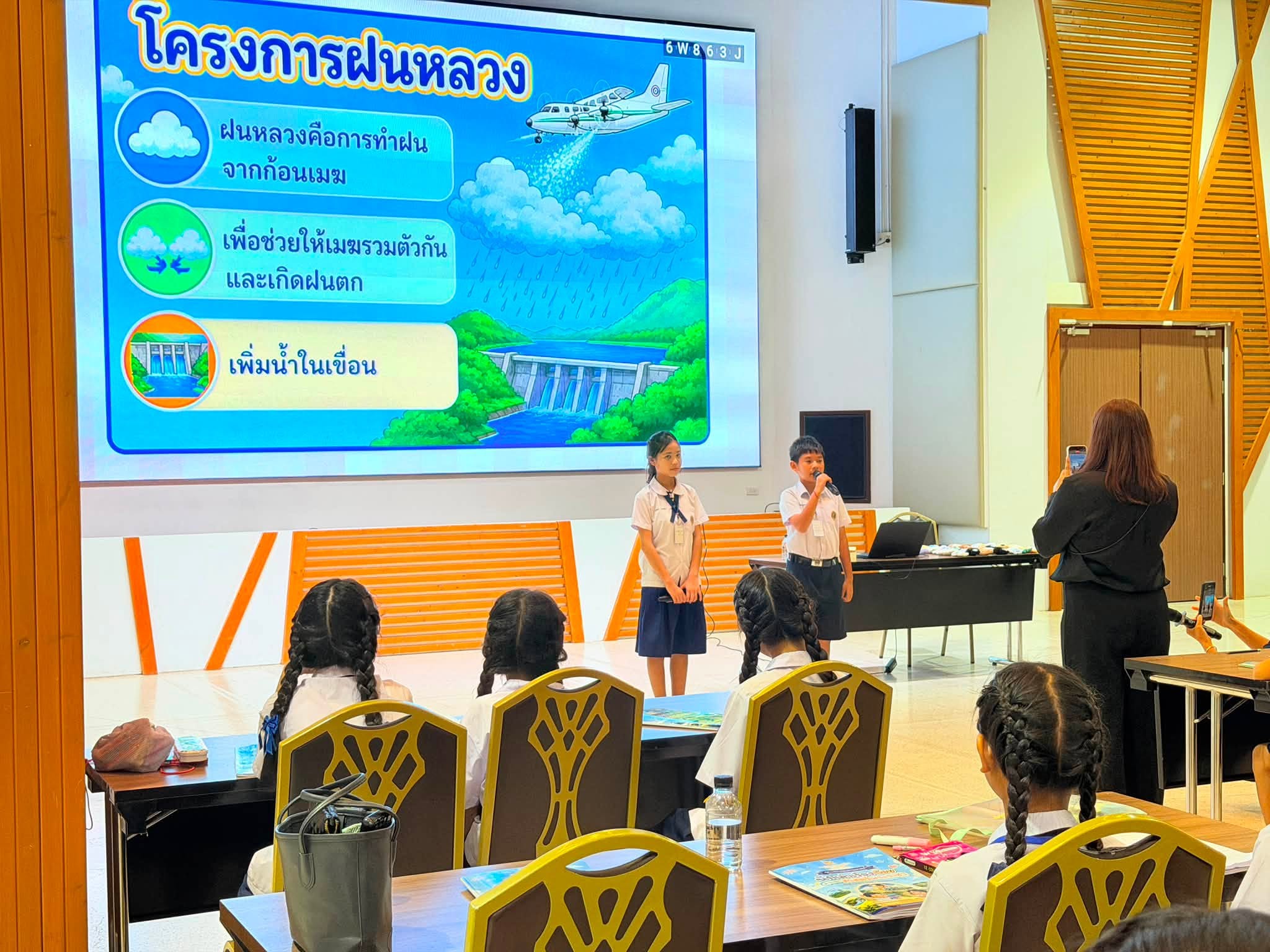 โครงการพัฒนานักเล่าเรื่องตัวน้อย ตามรอยศาสตร์พระราชา